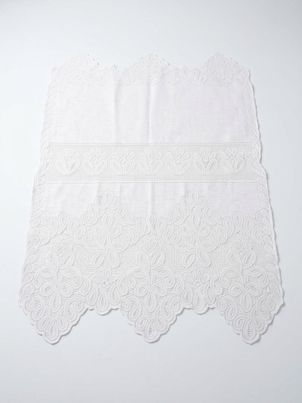 VTG Table Topper White Lace Rectangle Tablecloth Size 28”x35” Cottage Fairy Home